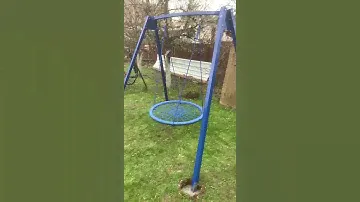 Качели металлические с гнездом